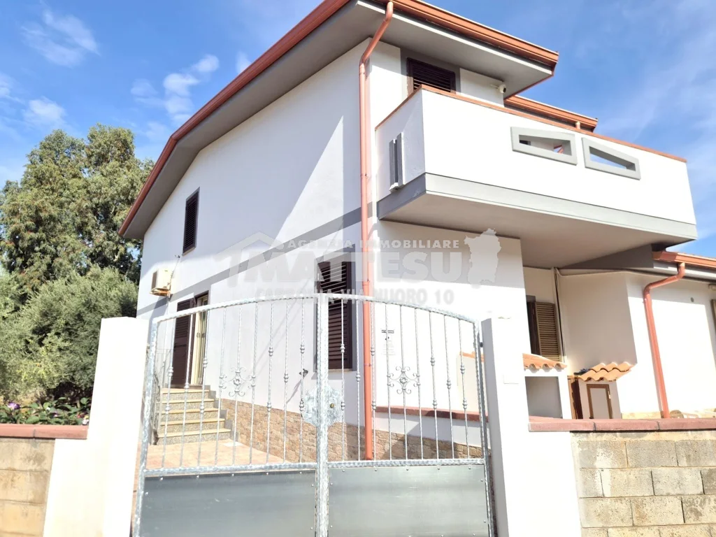 Apartamento con patio pequeño en Genne Corriga