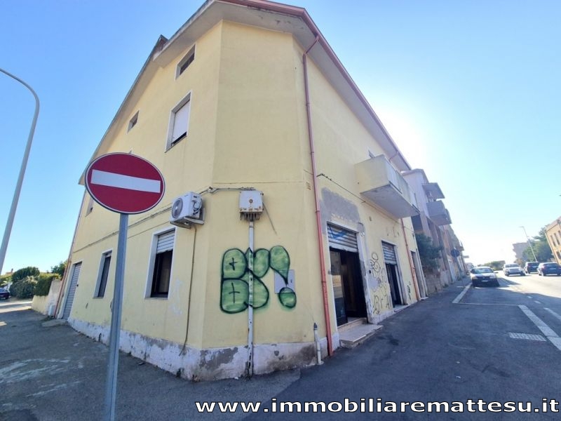 Locali commerciali in Via...